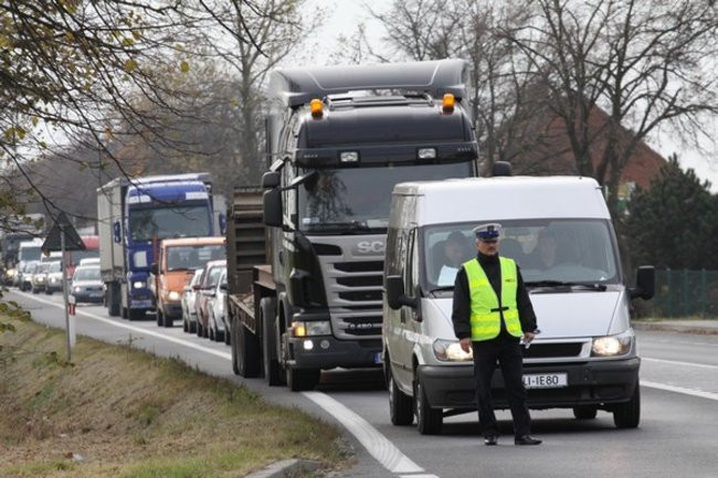 Czy do wypadku przyczyniły się barierki? (zdjęcia)