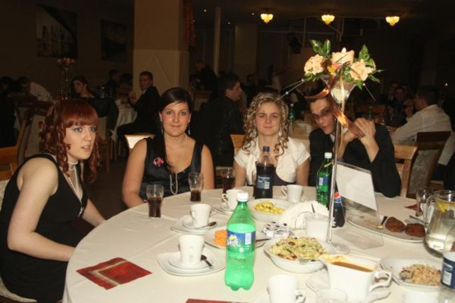 Drugi bal maturzystów z ekonomika (zdjęcia)