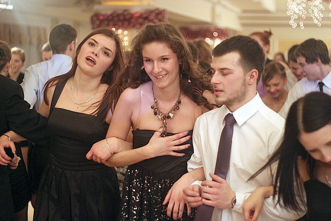 Kolejna studniówka uczniów I LO w Rawiczu (dużo zdjęć)