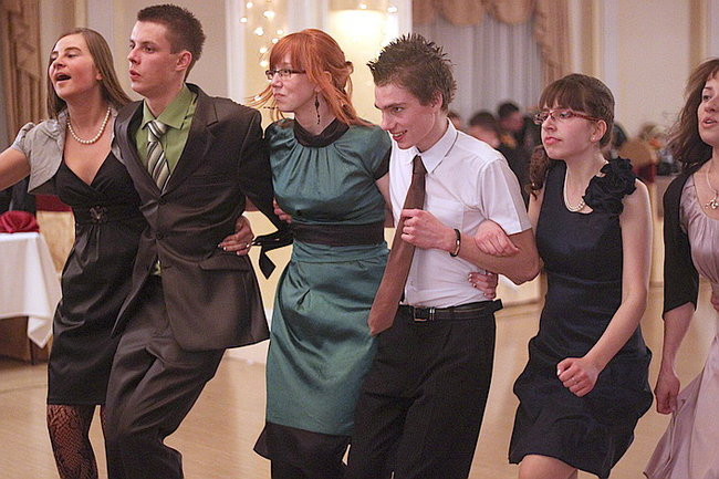 Kolejna studniówka uczniów I LO w Rawiczu (dużo zdjęć)