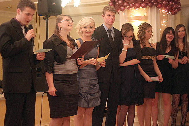 Kolejna studniówka uczniów I LO w Rawiczu (dużo zdjęć)