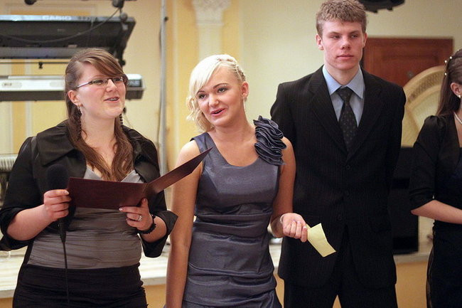 Kolejna studniówka uczniów I LO w Rawiczu (dużo zdjęć)