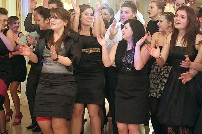 Kolejna studniówka uczniów I LO w Rawiczu (dużo zdjęć)