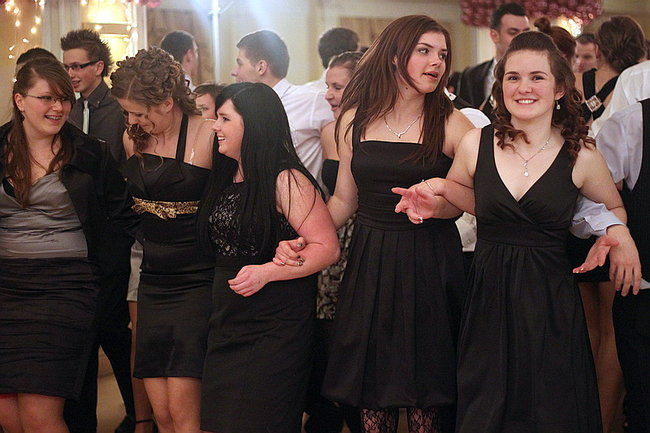 Kolejna studniówka uczniów I LO w Rawiczu (dużo zdjęć)