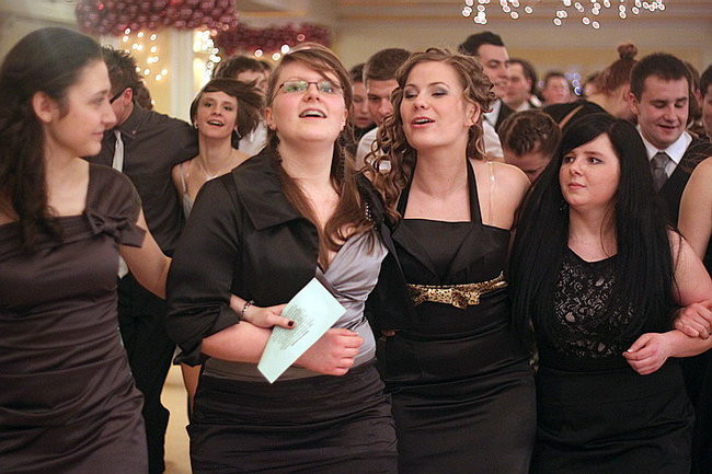 Kolejna studniówka uczniów I LO w Rawiczu (dużo zdjęć)