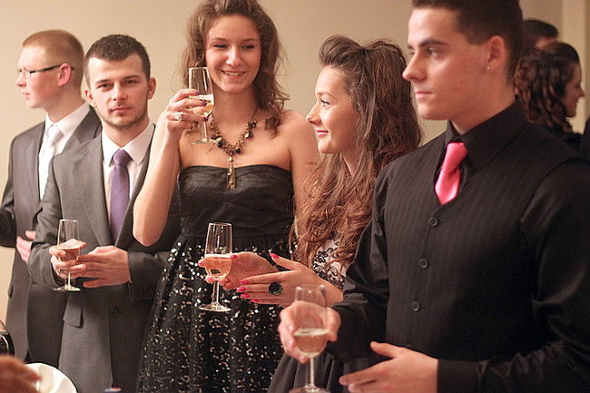 Kolejna studniówka uczniów I LO w Rawiczu (dużo zdjęć)