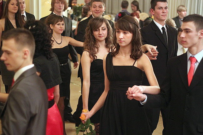 Kolejna studniówka uczniów I LO w Rawiczu (dużo zdjęć)