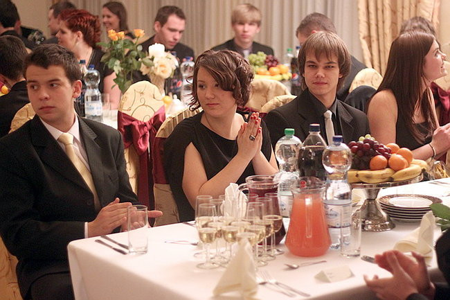 Kolejna studniówka uczniów I LO w Rawiczu (dużo zdjęć)