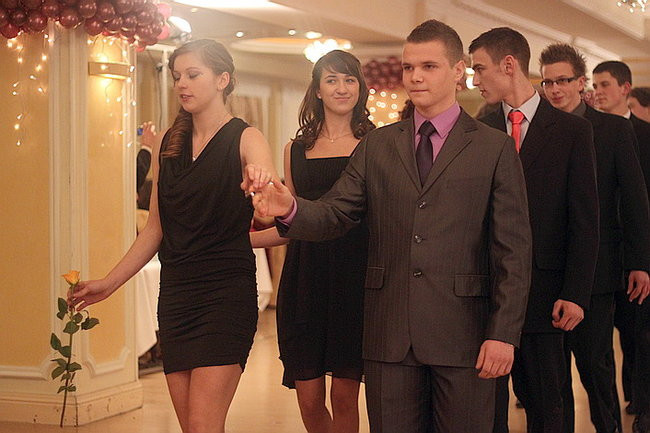 Kolejna studniówka uczniów I LO w Rawiczu (dużo zdjęć)