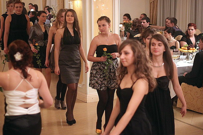 Kolejna studniówka uczniów I LO w Rawiczu (dużo zdjęć)