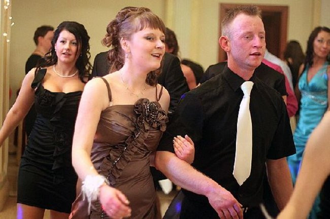 Ostatnia odsłona studniówki Zespołu Szkół Zawodowych w Rawiczu (dużo zdjęć)