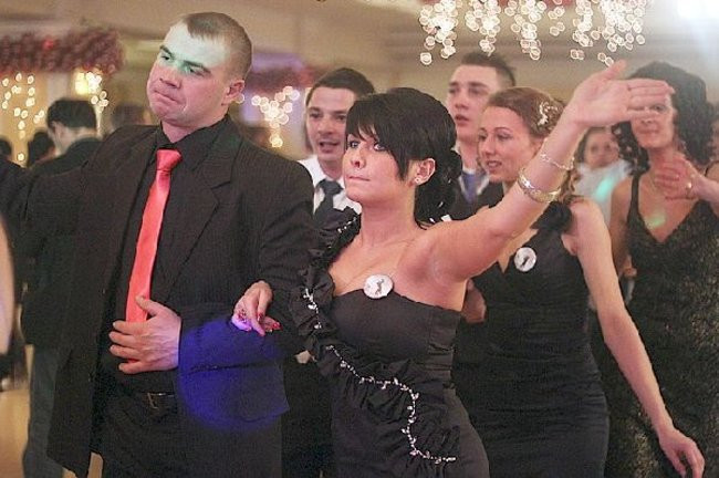 Ostatnia odsłona studniówki Zespołu Szkół Zawodowych w Rawiczu (dużo zdjęć)