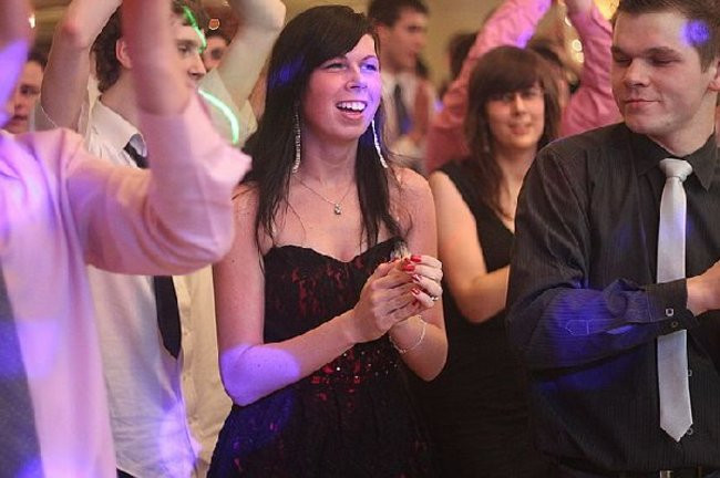 Ostatnia odsłona studniówki Zespołu Szkół Zawodowych w Rawiczu (dużo zdjęć)