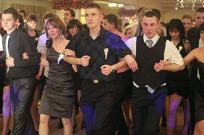 Ostatnia odsłona studniówki Zespołu Szkół Zawodowych w Rawiczu (dużo zdjęć)