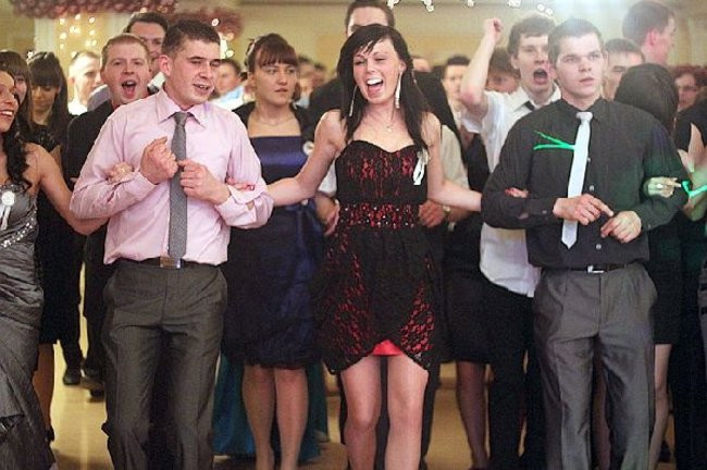 Ostatnia odsłona studniówki Zespołu Szkół Zawodowych w Rawiczu (dużo zdjęć)