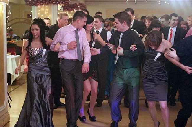 Ostatnia odsłona studniówki Zespołu Szkół Zawodowych w Rawiczu (dużo zdjęć)