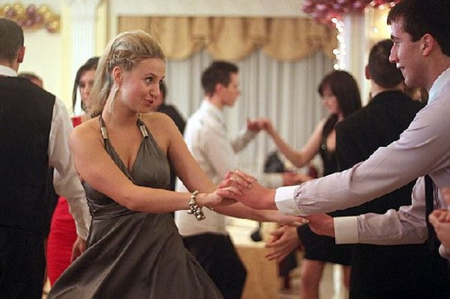 Ostatnia odsłona studniówki Zespołu Szkół Zawodowych w Rawiczu (dużo zdjęć)