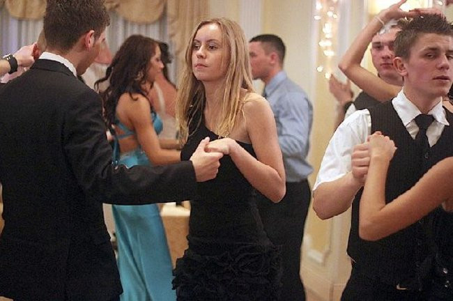 Ostatnia odsłona studniówki Zespołu Szkół Zawodowych w Rawiczu (dużo zdjęć)