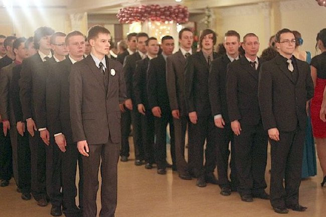 Ostatnia odsłona studniówki Zespołu Szkół Zawodowych w Rawiczu (dużo zdjęć)