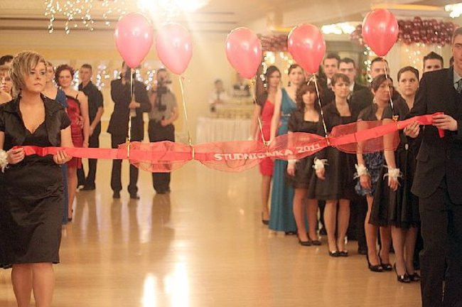 Ostatnia odsłona studniówki Zespołu Szkół Zawodowych w Rawiczu (dużo zdjęć)