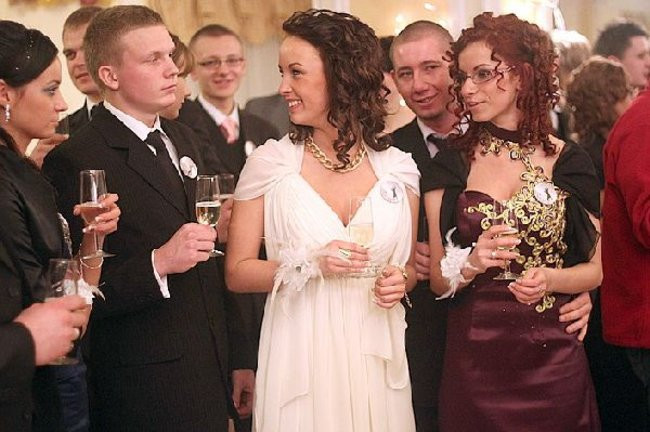 Ostatnia odsłona studniówki Zespołu Szkół Zawodowych w Rawiczu (dużo zdjęć)