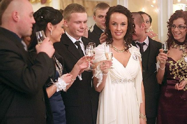 Ostatnia odsłona studniówki Zespołu Szkół Zawodowych w Rawiczu (dużo zdjęć)