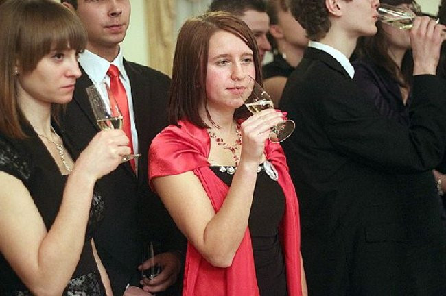 Ostatnia odsłona studniówki Zespołu Szkół Zawodowych w Rawiczu (dużo zdjęć)