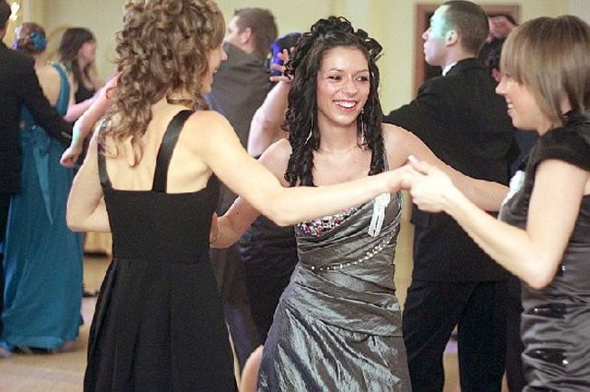 Ostatnia odsłona studniówki Zespołu Szkół Zawodowych w Rawiczu (dużo zdjęć)