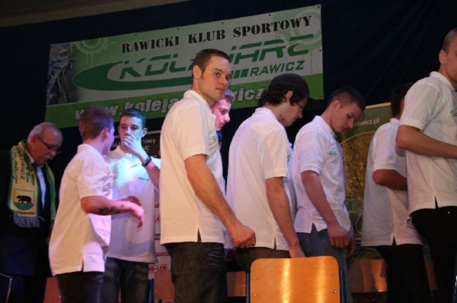 Kolejarz Rawicz zaprezentował się w gimnazjum (zdjęcia)