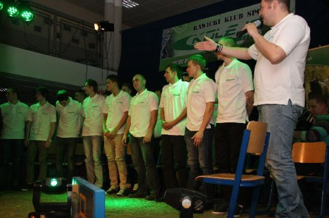 Kolejarz Rawicz zaprezentował się w gimnazjum (zdjęcia)