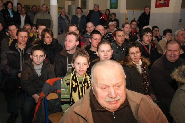 Kolejarz Rawicz zaprezentował się w gimnazjum (zdjęcia)