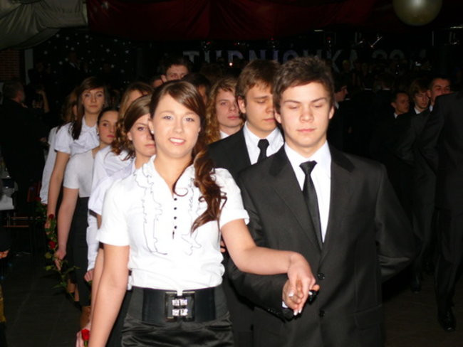 Maturzyści II LO tańczyli u siebie (zdjęcia)