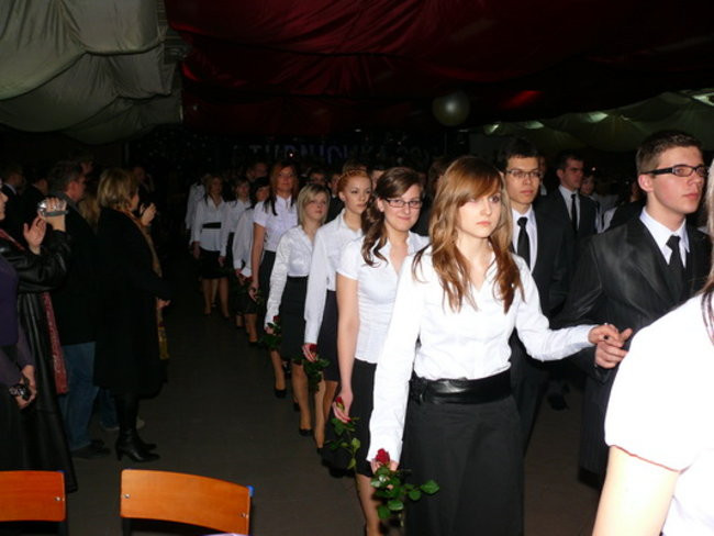 Maturzyści II LO tańczyli u siebie (zdjęcia)