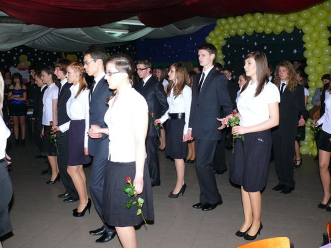 Maturzyści II LO tańczyli u siebie (zdjęcia)