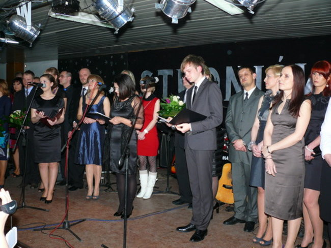 Maturzyści II LO tańczyli u siebie (zdjęcia)