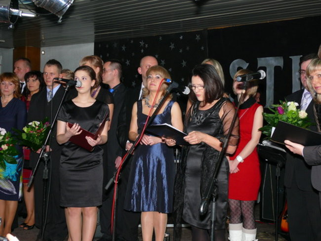 Maturzyści II LO tańczyli u siebie (zdjęcia)