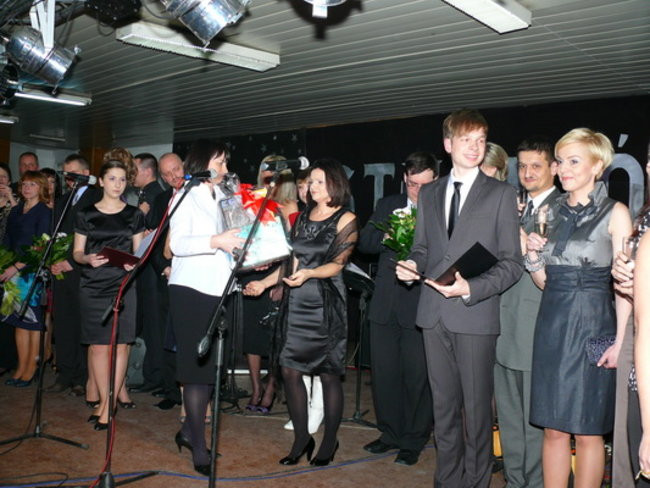 Maturzyści II LO tańczyli u siebie (zdjęcia)