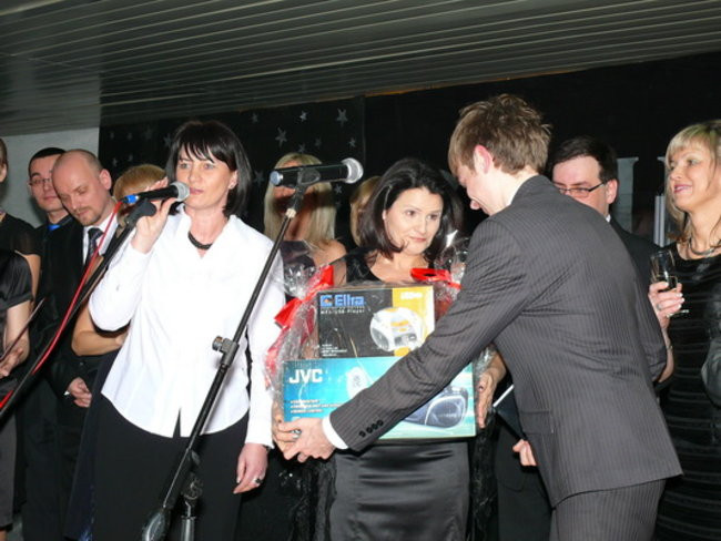 Maturzyści II LO tańczyli u siebie (zdjęcia)