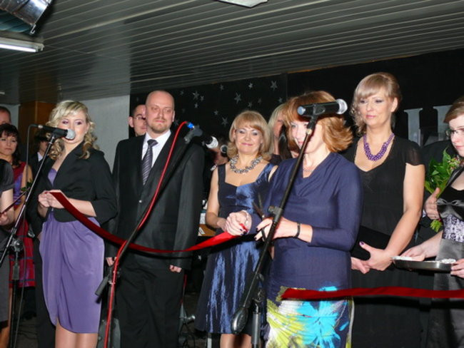 Maturzyści II LO tańczyli u siebie (zdjęcia)