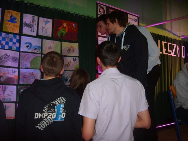 Adam Skórnicki zetnie włosy! (zdjęcia)