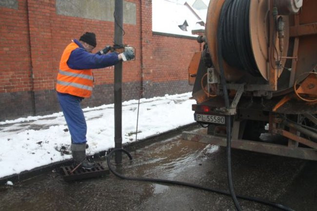 Zalane skrzyżowanie ul. Racławickiej z Sienkiewicza (zdjęcia)