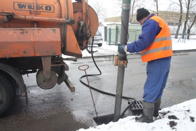 Zalane skrzyżowanie ul. Racławickiej z Sienkiewicza (zdjęcia)
