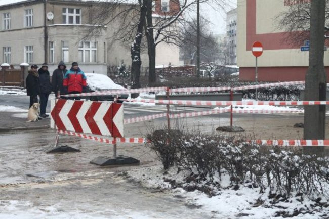 Zalane skrzyżowanie ul. Racławickiej z Sienkiewicza (zdjęcia)