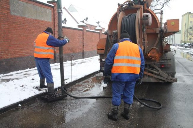 Zalane skrzyżowanie ul. Racławickiej z Sienkiewicza (zdjęcia)