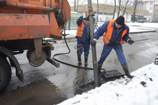 Zalane skrzyżowanie ul. Racławickiej z Sienkiewicza (zdjęcia)
