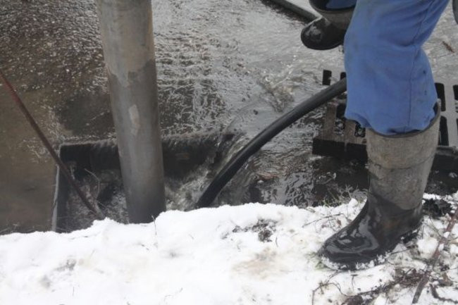 Zalane skrzyżowanie ul. Racławickiej z Sienkiewicza (zdjęcia)