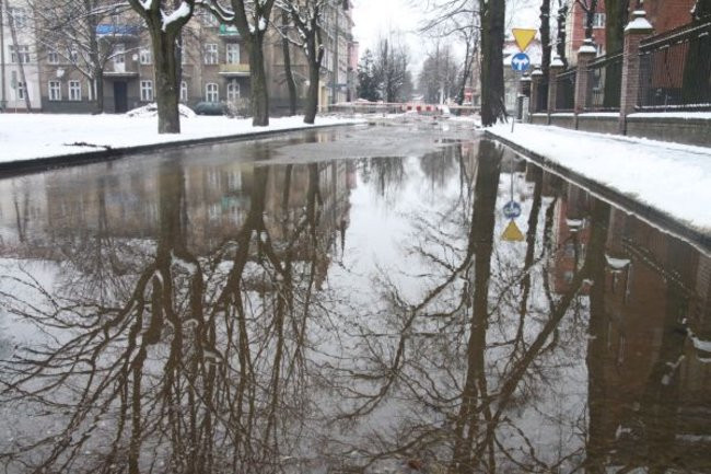 Zalane skrzyżowanie ul. Racławickiej z Sienkiewicza (zdjęcia)