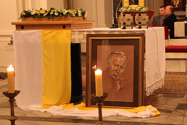 Krzyż papieski w Lesznie (zdjęcia)