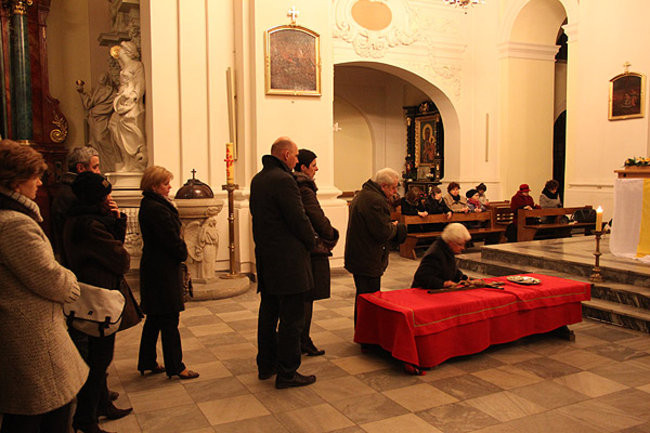 Krzyż papieski w Lesznie (zdjęcia)