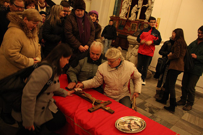 Krzyż papieski w Lesznie (zdjęcia)